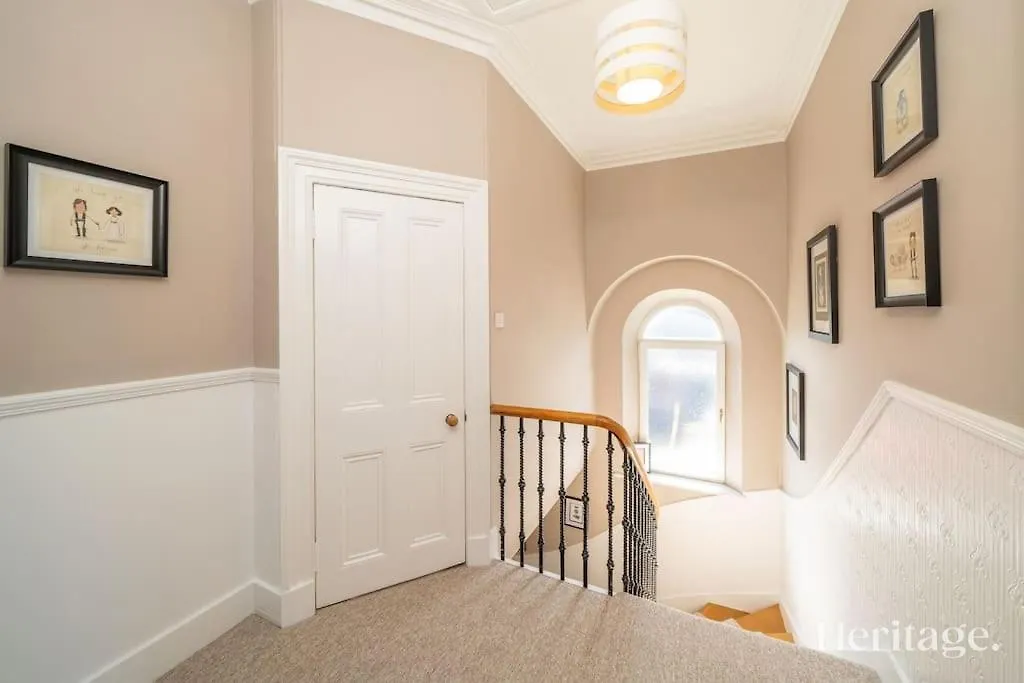 Fountainhall Luxury Townhouse, Aberdeen City Centre Apartment